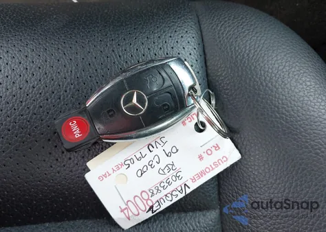 2009 Mercedes-Benz C 300 Luxury 4Matic/Sport 4Matic z USA, uszkodzony, nr VIN WDDGF81X59F255654